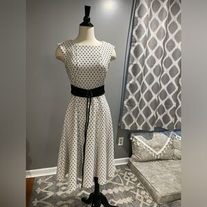 Danny & Nicole Ladies 6 White & Black Polka-Dot Sleeveless